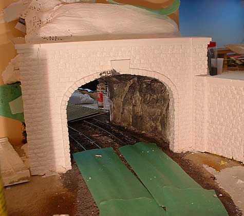 Rocky tunnel lining