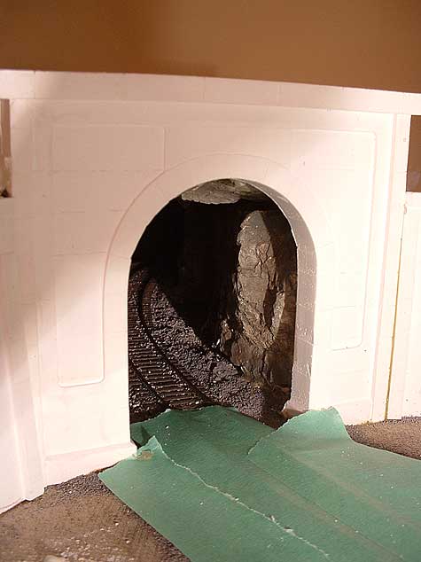 Rocky tunnel lining